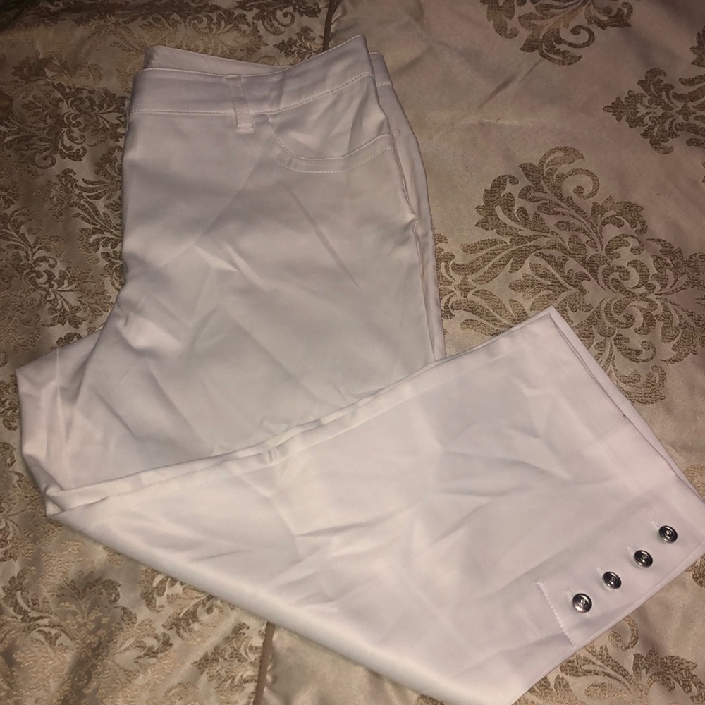 White Capri pants